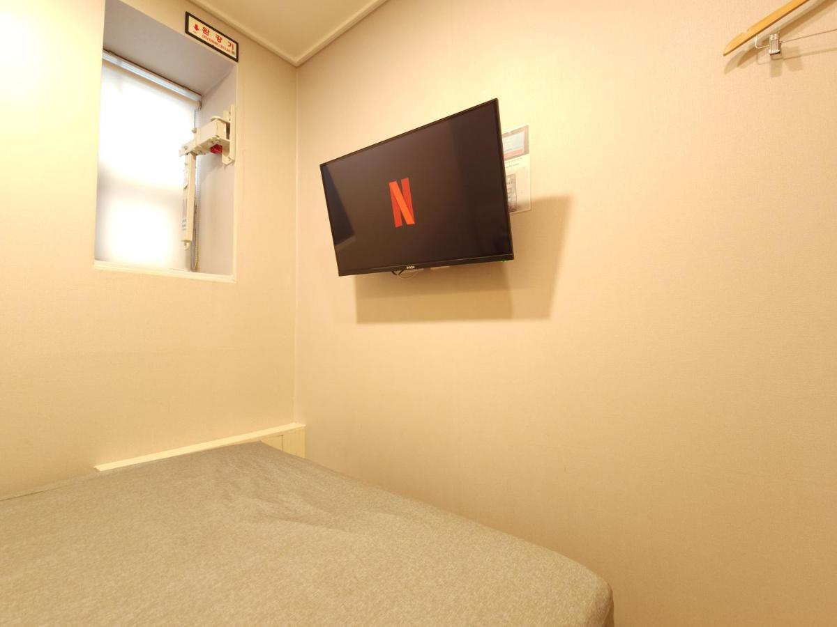 Oyo Hostel Myeongdong 1 Seoul Exterior photo