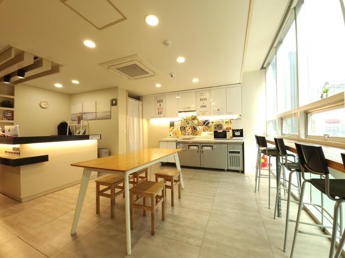 Oyo Hostel Myeongdong 1 Seoul Exterior photo