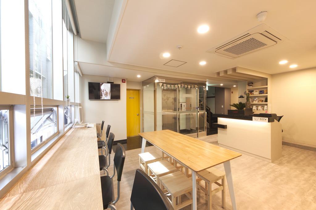 Oyo Hostel Myeongdong 1 Seoul Exterior photo