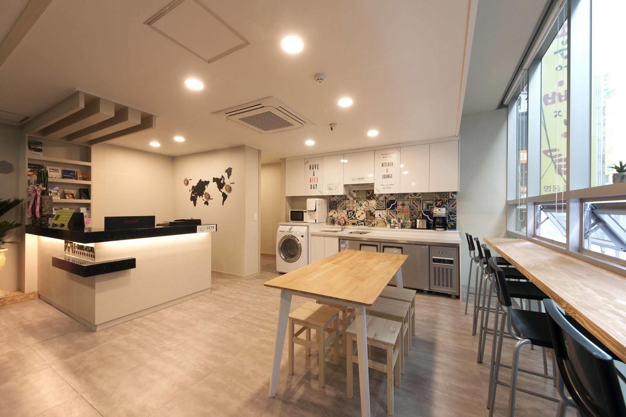Oyo Hostel Myeongdong 1 Seoul Exterior photo