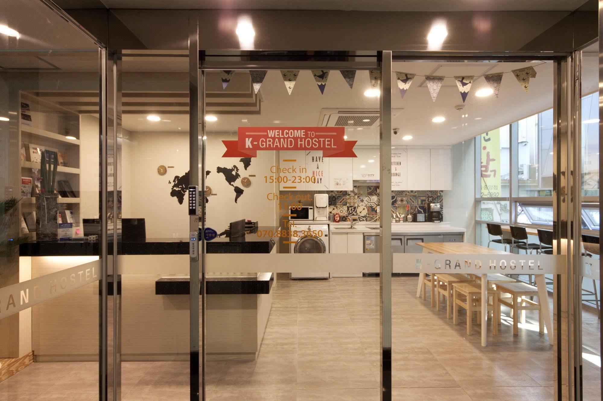 Oyo Hostel Myeongdong 1 Seoul Exterior photo