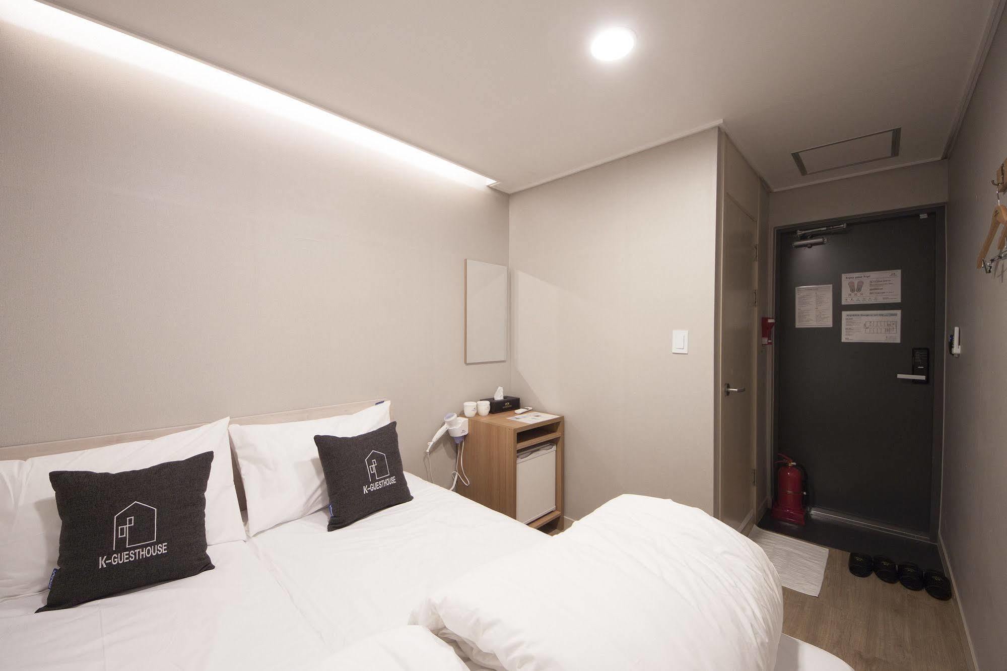 Oyo Hostel Myeongdong 1 Seoul Exterior photo