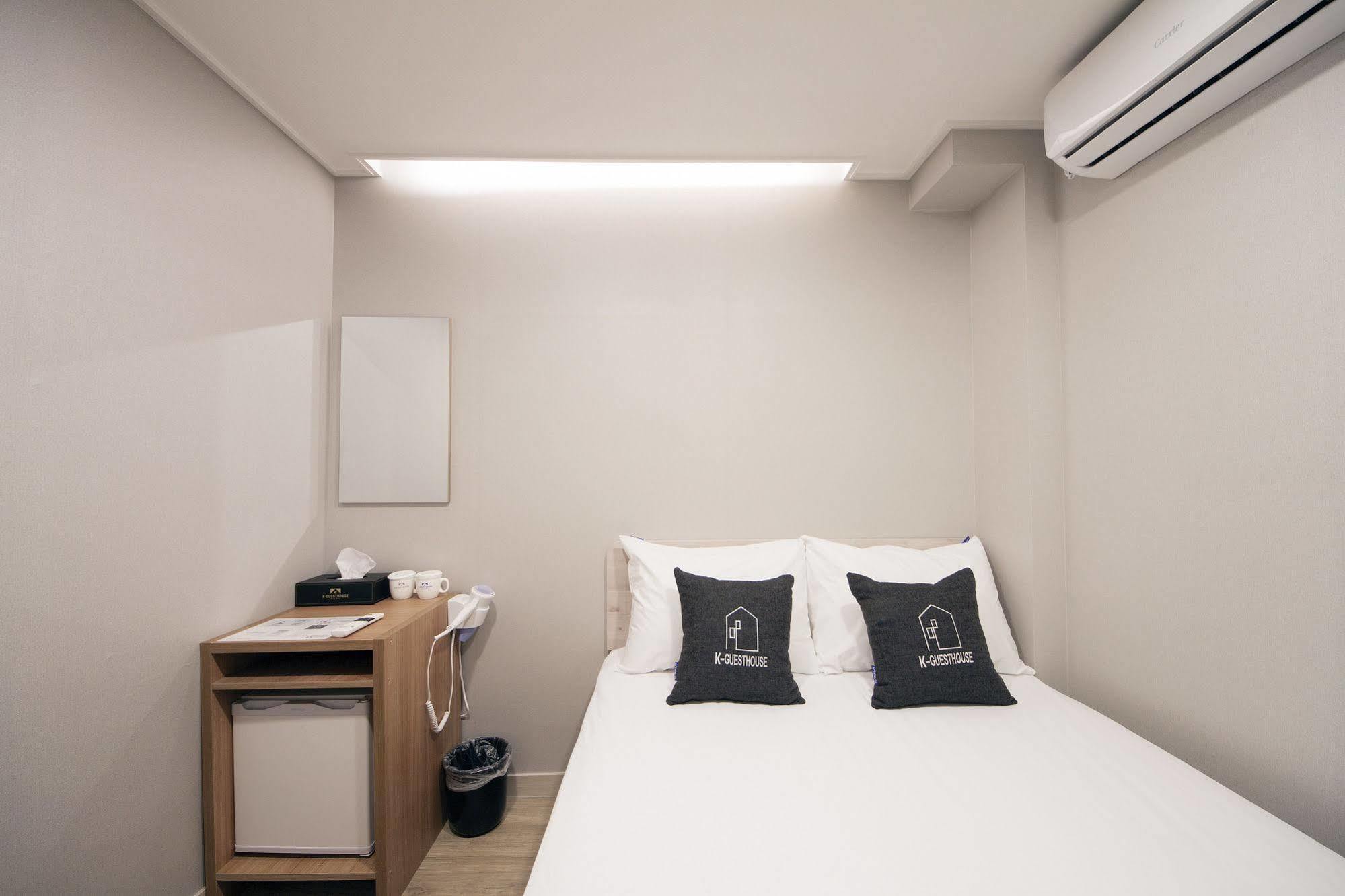 Oyo Hostel Myeongdong 1 Seoul Exterior photo